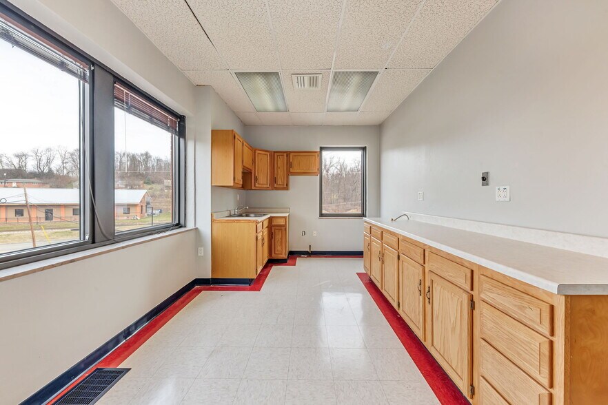 More Photos Of 150 Hillside Dr, Bethel Park Office For Lease