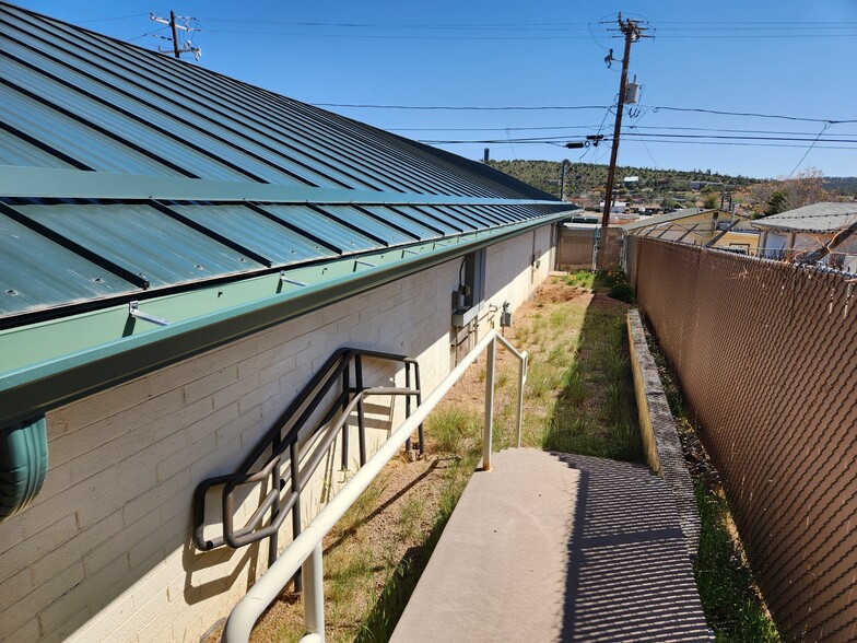 More Photos Of 704 S Meadow St, Payson Office For Sale