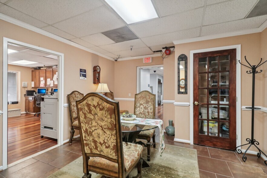 More Photos Of 2235 Cedar Ln, Vienna Office For Sale