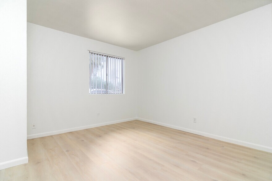 More Photos Of 2444 E Willetta St, Phoenix Apartments For Sale