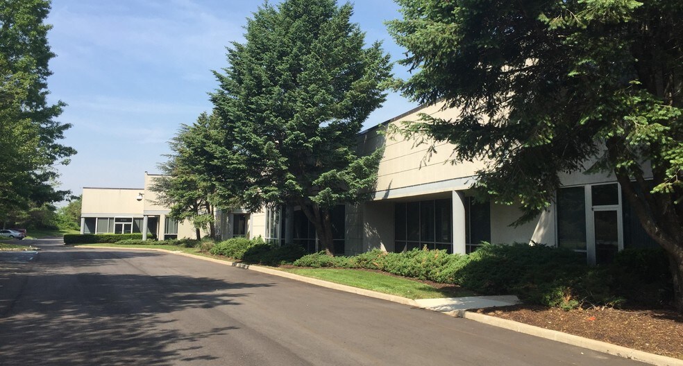 More Photos Of 200-230 Sea Ln, Farmingdale Flex For Sale