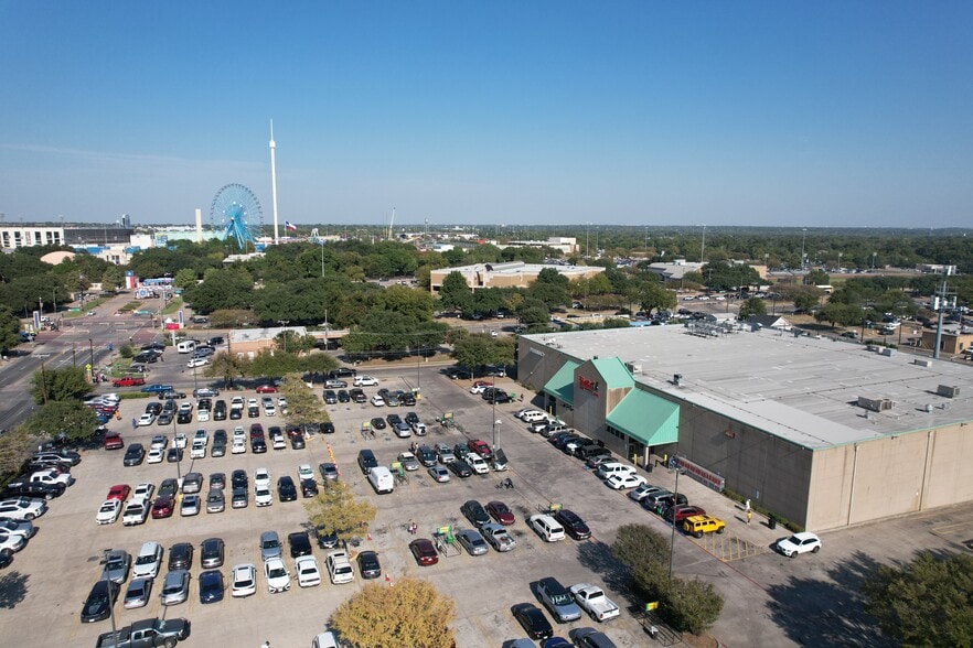 More Photos Of 3230 Martin Luther King Jr Blvd, Dallas Supermarket For Sale
