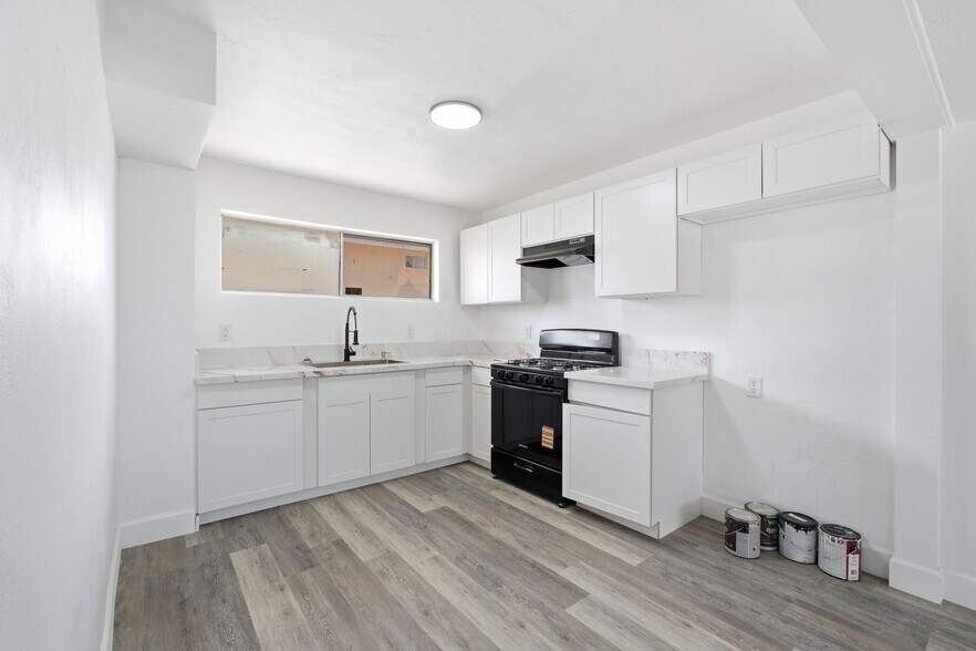 More Photos Of 1012 Hale Ave, Corcoran Office Residential For Sale