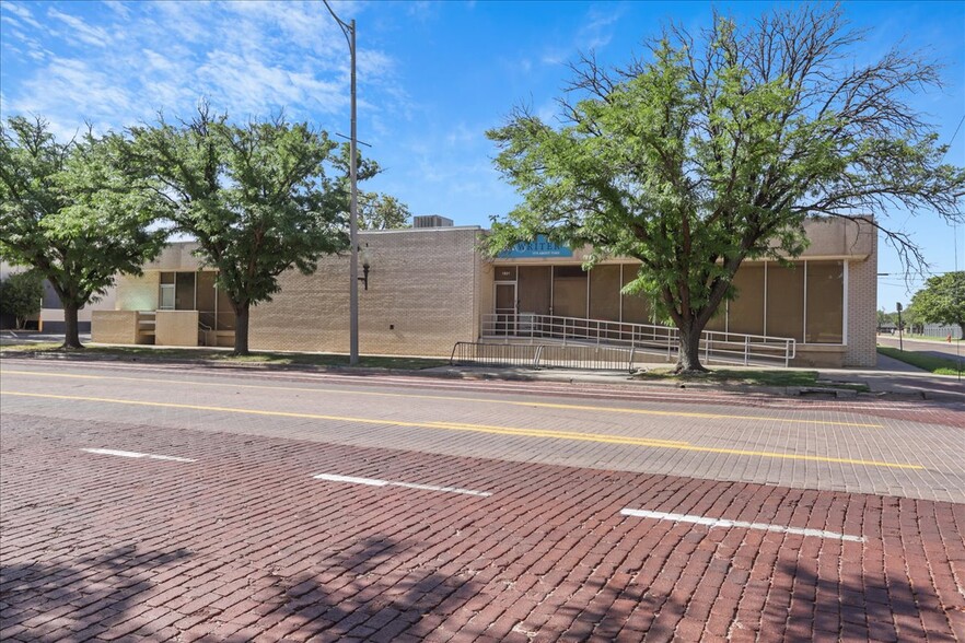 Primary Photo Of 1921 Broadway St, Lubbock Office For Sale