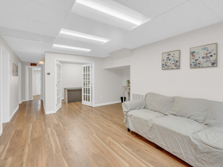 More Photos Of 239 E Main St, Westminster Office For Sale