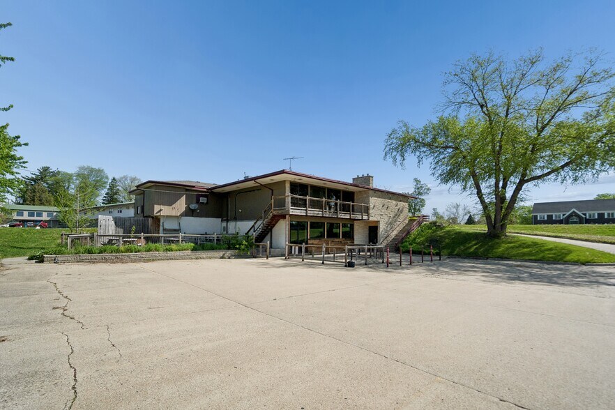 More Photos Of 2013 S Center St, Marshalltown Restaurant For Sale