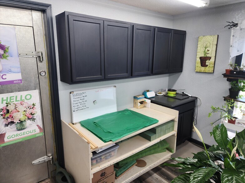 More Photos Of 1500 E Main St, Robinson Storefront For Sale