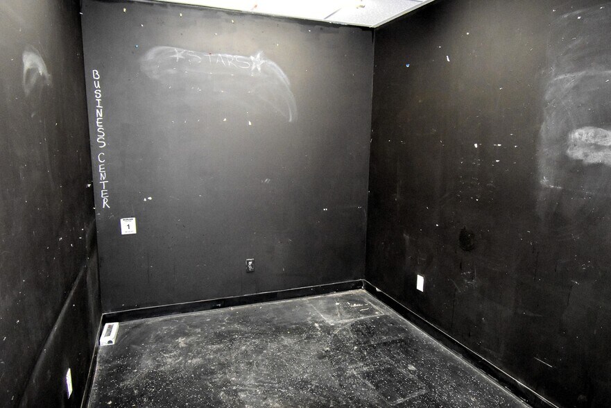 More Photos Of 43423 Monroe St, Indio Freestanding For Sale