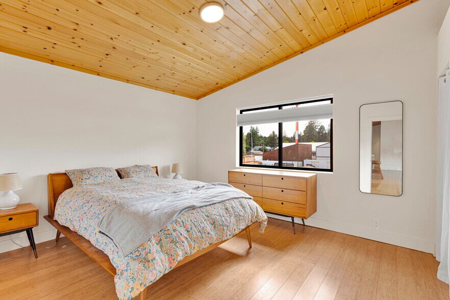 More Photos Of 614 W Fairway Blvd, Big Bear City Warehouse For Sale