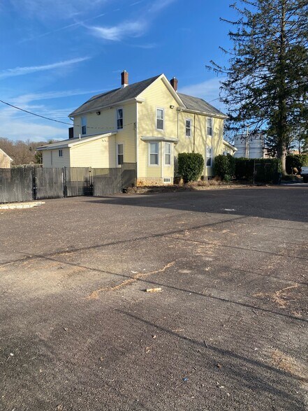 More Photos Of 134 Cockeysville, Cockeysville Warehouse For Lease