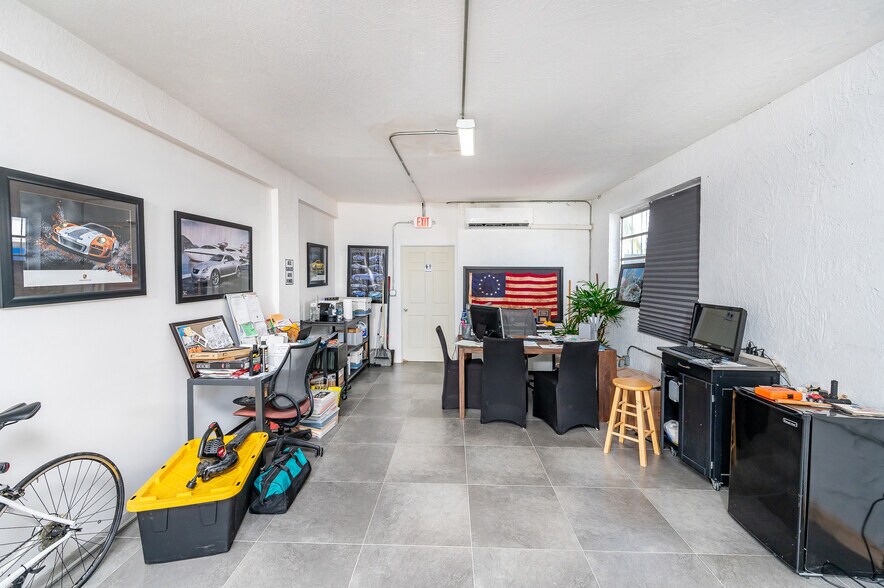 More Photos Of 660-680 NW 71st St, Miami Warehouse For Sale