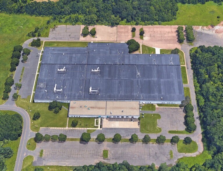 More Photos Of 18 Craftsman Rd, East Windsor Warehouse For Lease