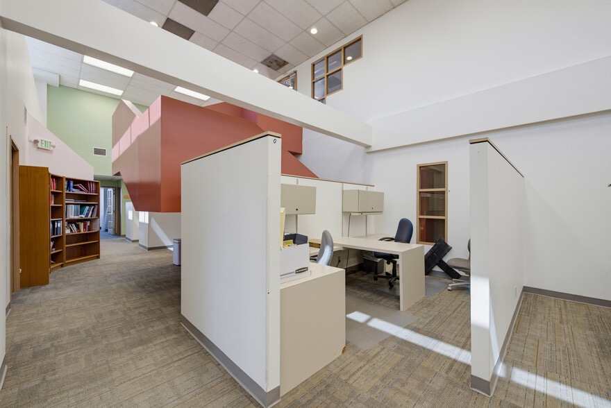 More Photos Of 10495 Santa Monica Blvd, Los Angeles Office For Sale