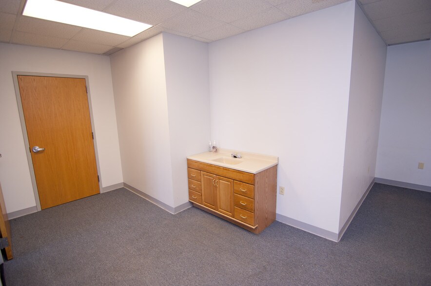 More Photos Of 95-101 Arco Dr, Saint Charles Warehouse For Sale