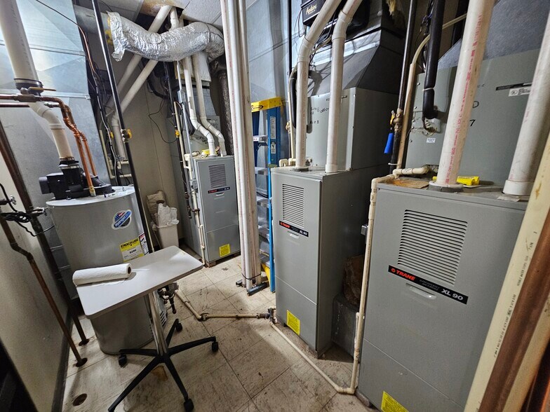 More Photos Of 97 S 4th St, Ishpeming Office For Lease