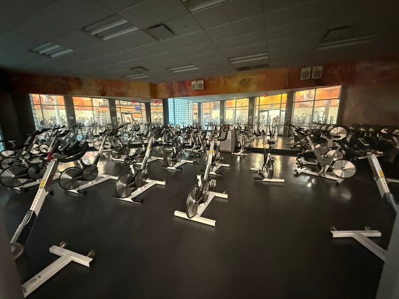 More Photos Of 3 Hawes Way, Stoughton Health Club For Lease