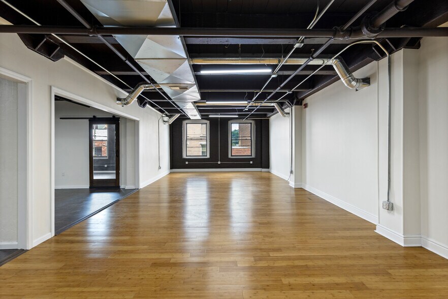 More Photos Of 2124 Penn Ave, Pittsburgh Office For Sale