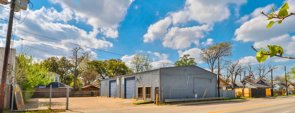 Primary Photo Of 5915 N Main St, Houston Warehouse For Sale