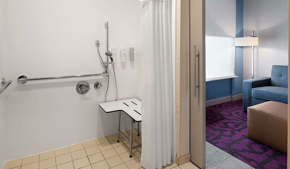 More Photos Of 9104 Keystone Crossing, Indianapolis Hotel For Sale