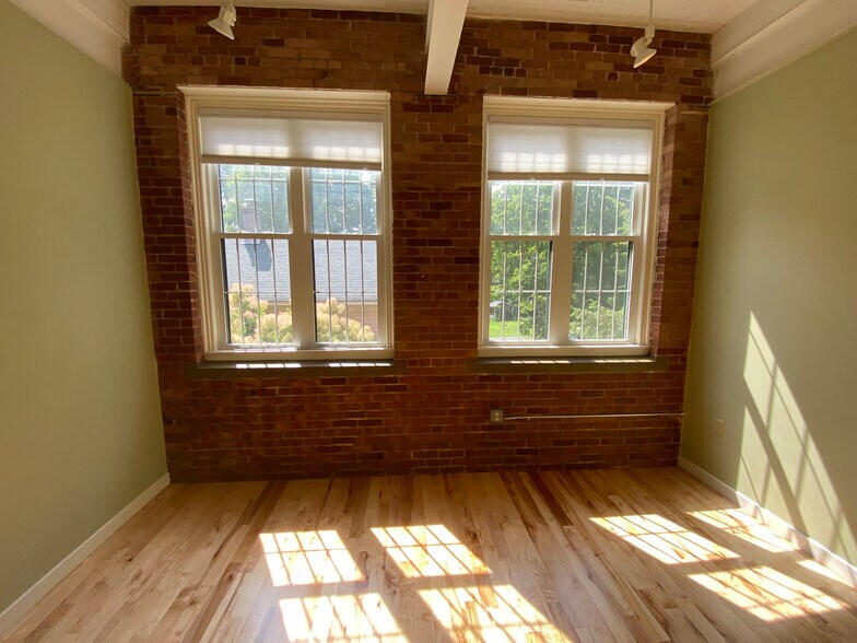 More Photos Of 40 Main St, Florence Medical For Lease