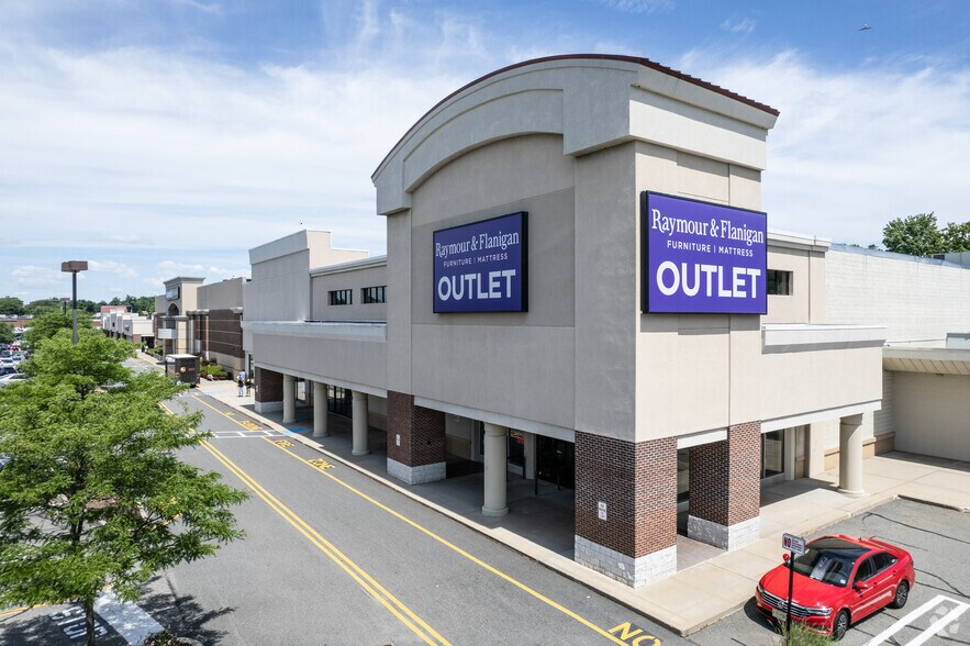 More Photos Of 165 E State Route 4, Paramus Unknown For Lease