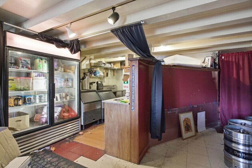 More Photos Of 657 E Main St, Cottage Grove Restaurant For Sale