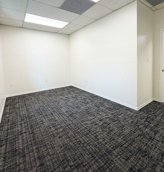 More Photos Of 166 Lookout Pl, Maitland Medical For Lease