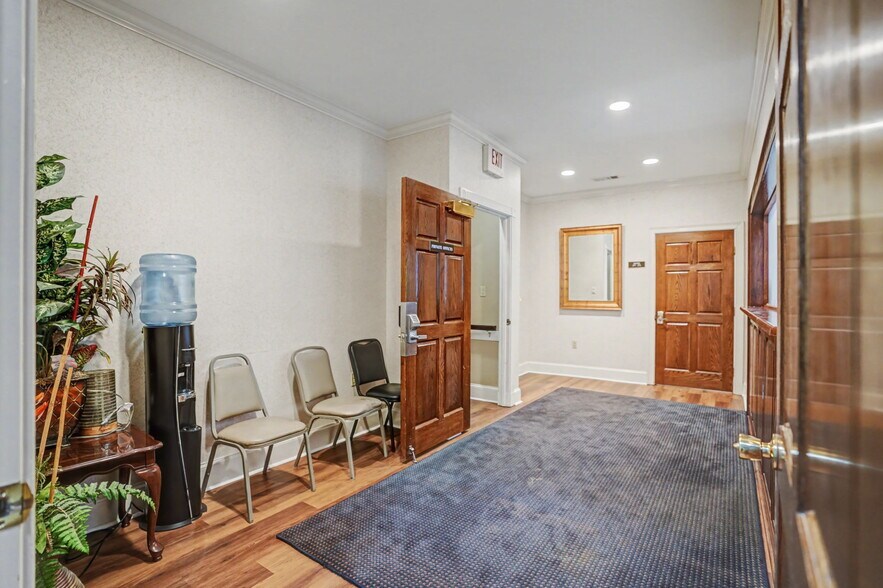 More Photos Of 125 Park of Commerce Dr, Savannah Office For Sale