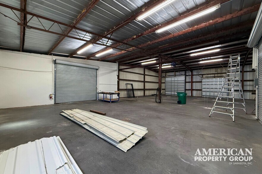 More Photos Of 6099 Deacon Rd, Sarasota Warehouse For Lease
