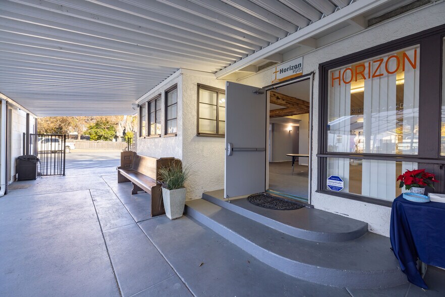 More Photos Of 628 Royer St, Roseville Schools For Lease