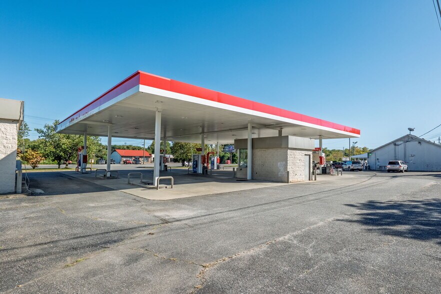 More Photos Of 1617 N Chester St, Gastonia Service Station For Sale