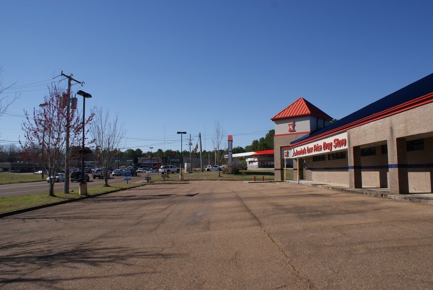 More Photos Of 2055 Raymond Rd, Jackson Drugstore For Lease