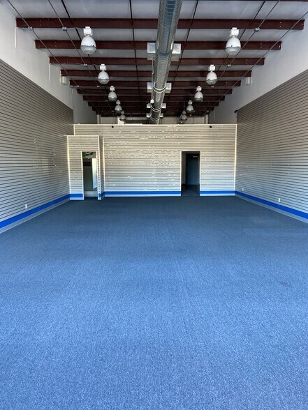 More Photos Of 13401 Blue Heron Beach Dr, Orlando Freestanding For Lease