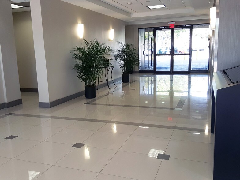 Primary Photo Of 4651 Sheridan St, Hollywood Medical For Sale