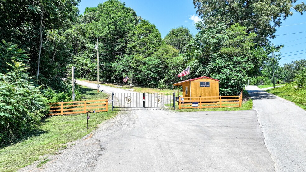 More Photos Of 180 Lakeland Ridge Rd, Bean Station Specialty For Sale