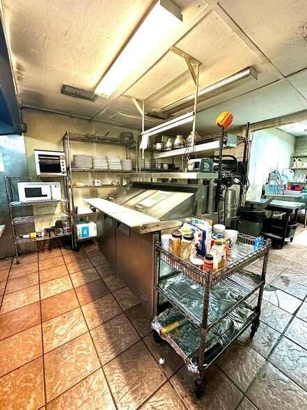 More Photos Of 899 E Lennon Dr, Emory Restaurant For Sale