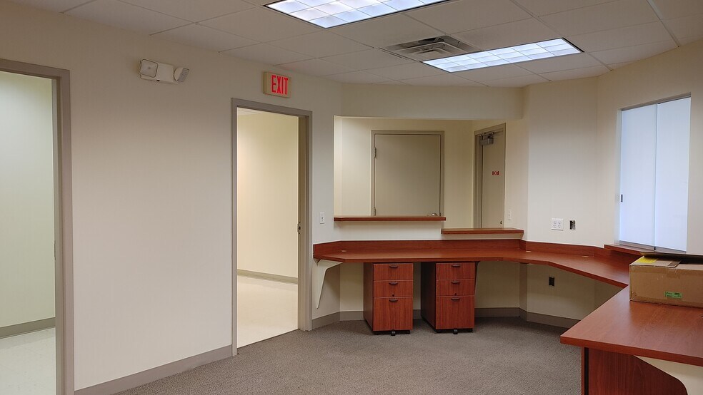 More Photos Of 2237 N Commerce Pky, Weston Office For Lease