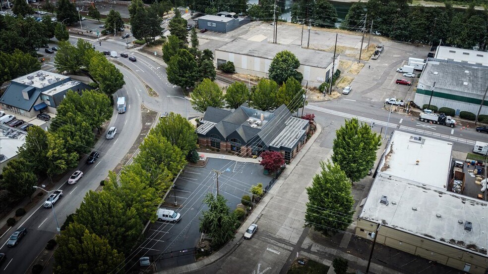 More Photos Of 250 Division St NE, Salem Office For Sale