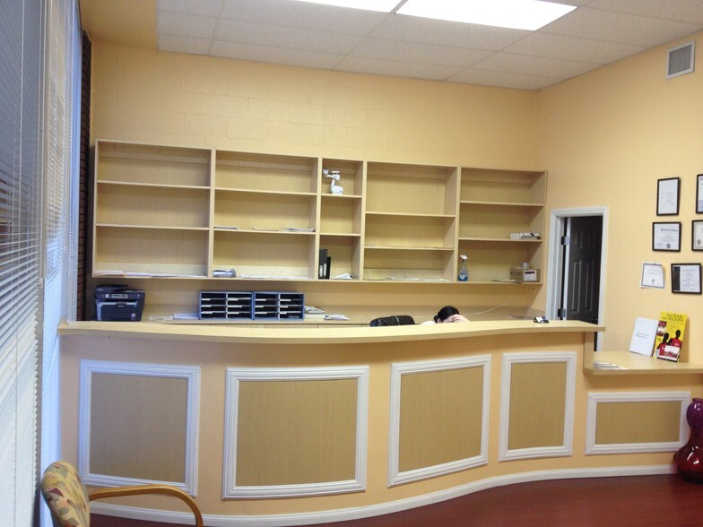 More Photos Of 912-914 S Victory Blvd, Burbank Storefront Retail Office For Lease