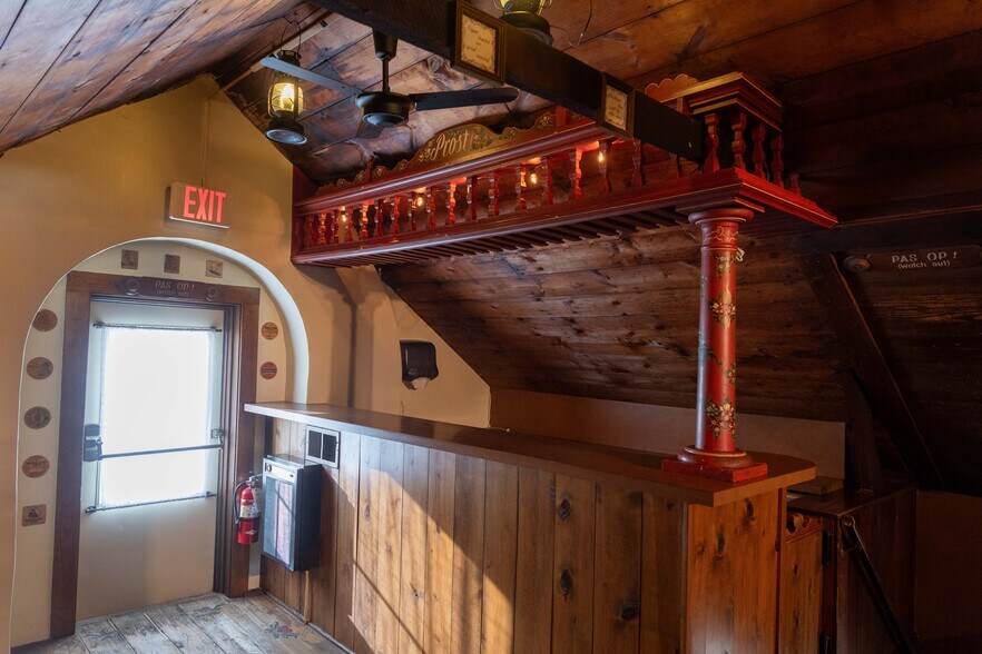 More Photos Of 1111 Washington St, Pella Hospitality For Sale
