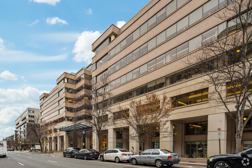 More Photos Of 2445 M St NW, Washington Office For Lease