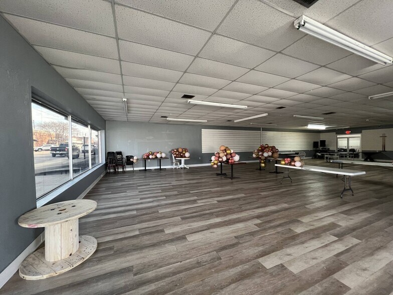 More Photos Of 111 W Ridgeley St, Atmore Storefront For Sale