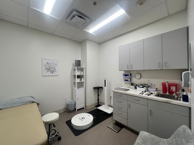 More Photos Of 16952 W Bell Rd, Surprise Medical For Lease