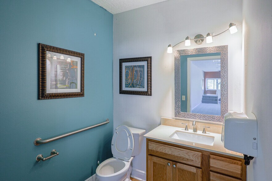 More Photos Of 9010 Astronaut Blvd, Cape Canaveral Warehouse For Sale