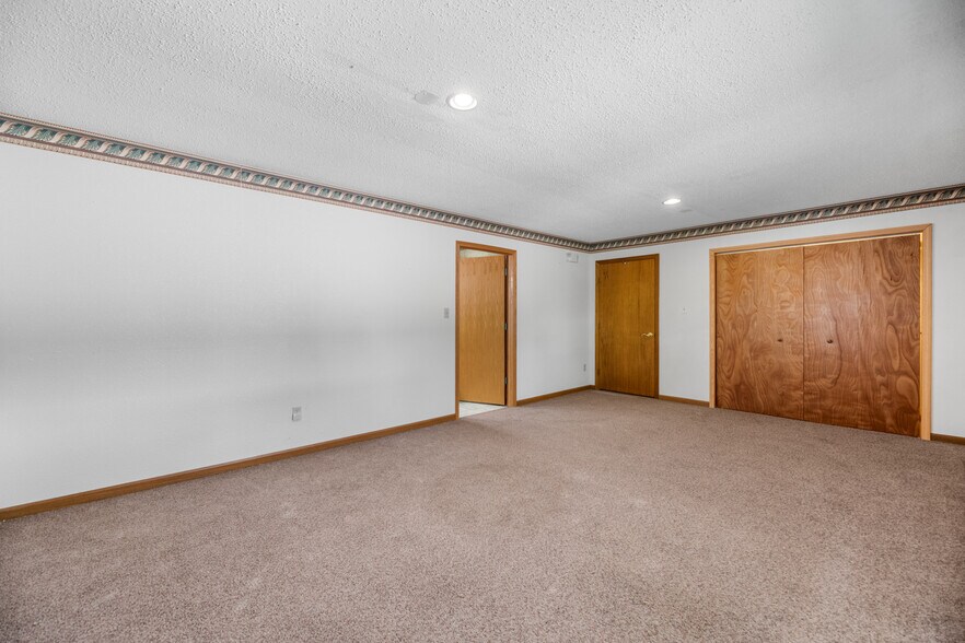 More Photos Of 106 Shadybrook Dr, Cheney Office For Sale