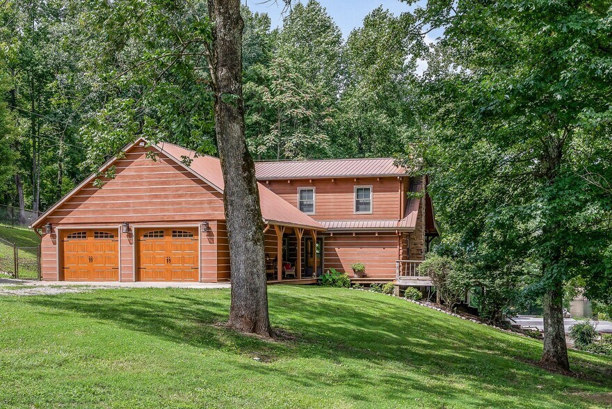 More Photos Of 1967 Rock Island Rd, Rock Island Marina For Sale