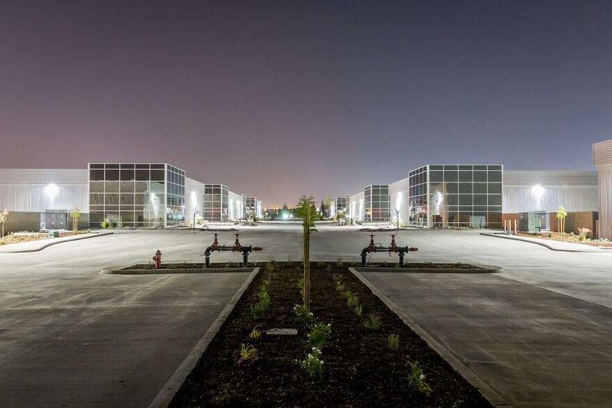 More Photos Of 2909 Unicorn Rd, Bakersfield Warehouse For Lease