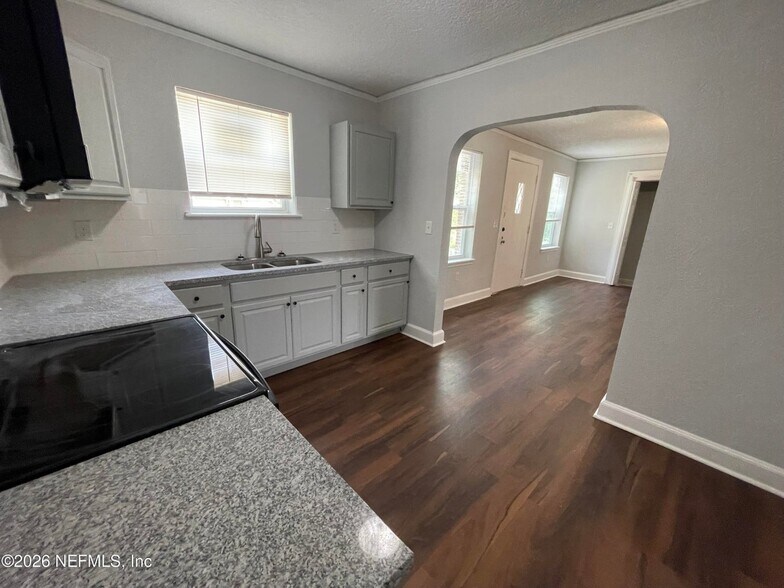 More Photos Of 619 Linwood Ave, Jacksonville Specialty For Sale