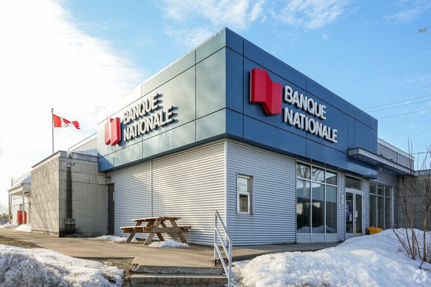 Primary Photo Of 421 Rte 138, St-Augustin-de-Desmaures General Retail For Lease