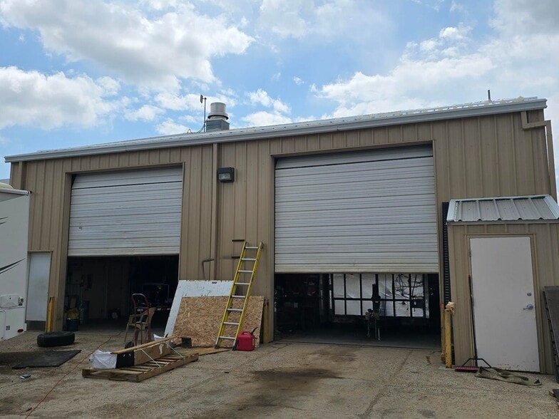 More Photos Of 1435 NM 333, Edgewood Warehouse For Sale